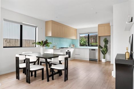 Photo of property in 22d Aorangi Place, Birkenhead, Auckland, 0626