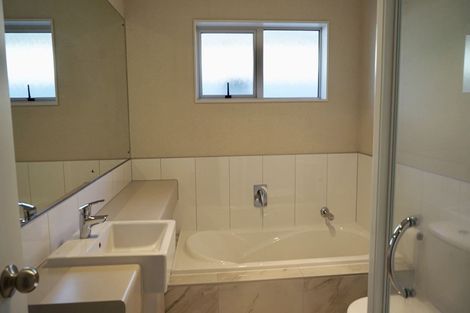 Photo of property in 100 Flat Bush School Road, Flat Bush, Auckland, 2019