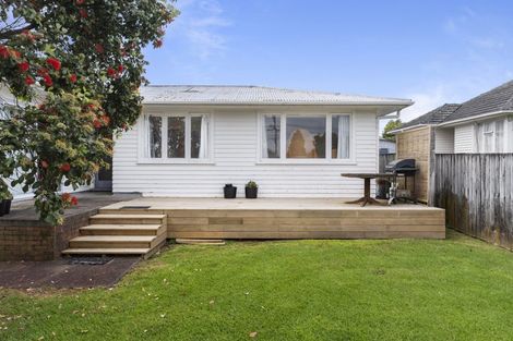Photo of property in 20 Stokes Avenue, Te Atatu Peninsula, Auckland, 0610