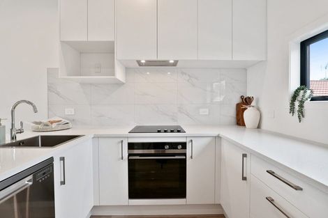 Photo of property in 3 Meg Lane, Glen Eden, 0602