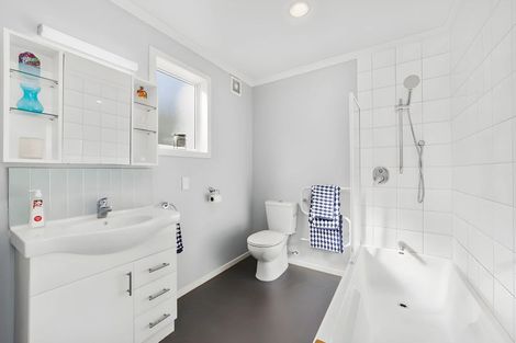 Photo of property in 25 Omar Street, Khandallah, Wellington, 6035