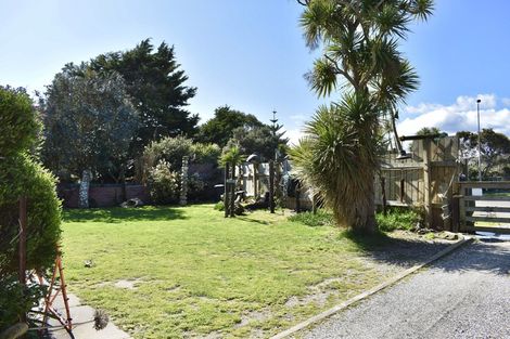 Photo of property in 4 Mavis Avenue, Waikawa Beach, Levin, 5573