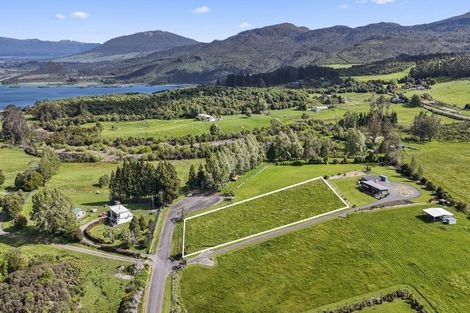 Photo of property in 66 Parerohi Grove, Kuratau, Turangi, 3381