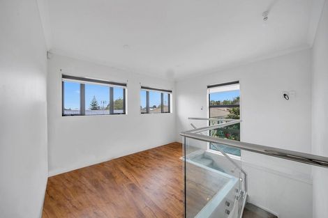 Photo of property in 3b Wanaka Place, Pakuranga Heights, Auckland, 2010