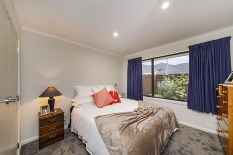 Photo of property in 64 Royal Oak Drive, Kelvin Grove, Palmerston North, 4414