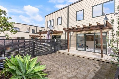 Photo of property in 6/15 Harbour View Road, Te Atatu Peninsula, Auckland, 0610