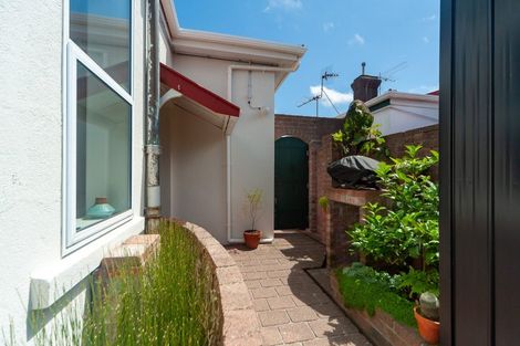 Photo of property in 355 Adelaide Road, Newtown, Wellington, 6021