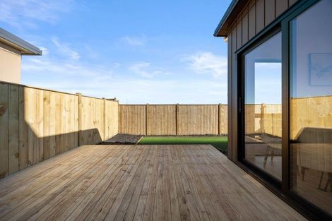 Photo of property in 32 Taipahitini Road, Rosehill, 2113