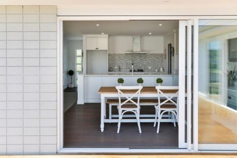 Photo of property in 34 Karoro Road, One Tree Point, 0118