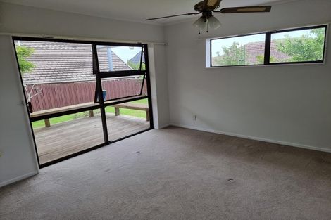 Photo of property in 57 Dalwhinnie Parade, Highland Park, Auckland, 2010