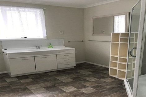 Photo of property in 4 Royal Place, Levin, 5510