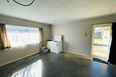 Photo of property in 15 Newbegin Place, Weymouth, Auckland, 2103