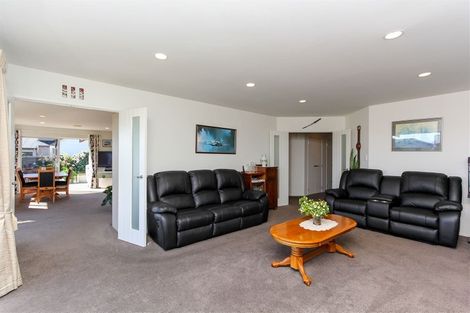 Photo of property in 8 Sampson Avenue, Waiwhakaiho, New Plymouth, 4312