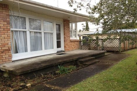 Photo of property in 8 Sandleigh Road, Hamilton Lake, Hamilton, 3204