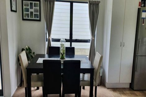 Photo of property in 2/22 Lambrown Drive, Totara Vale, Auckland, 0629