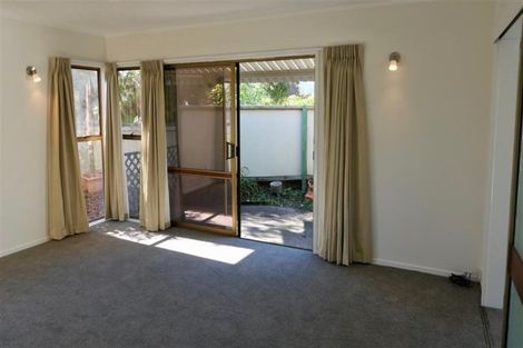 Photo of property in 121 Chivalry Road, Glenfield, Auckland, 0629