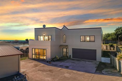 Photo of property in 13 Trig Hill Terrace, Waikanae Beach, Waikanae, 5036