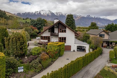 Photo of property in 9 Cypress Court, Kelvin Heights, Queenstown, 9300