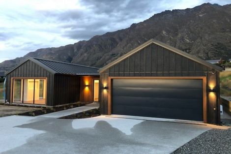 Photo of property in 16 Kinross Lane, Jacks Point, Queenstown, 9371