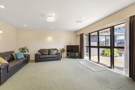Photo of property in 4 Awanui Drive, Waikanae, 5036