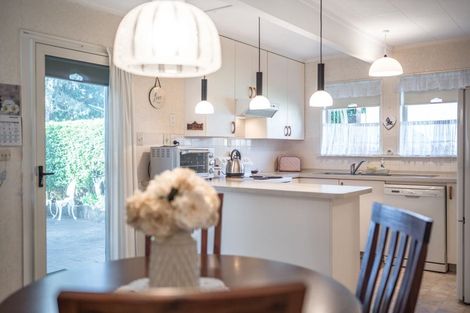Photo of property in 10 Leewood Place, Pakuranga Heights, Auckland, 2010