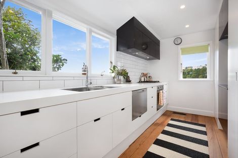 Photo of property in 28 Mortimer Terrace, Aro Valley, Wellington, 6021
