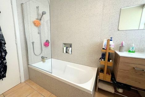 Photo of property in 185 Waimumu Road, Massey, Auckland, 0614