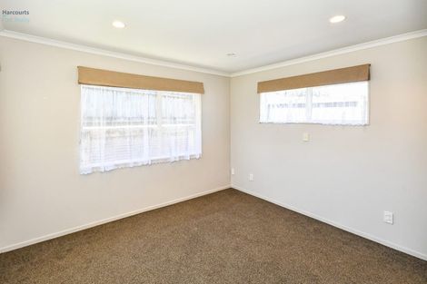 Photo of property in 2 Carisbrook Crescent, Papakura, 2110
