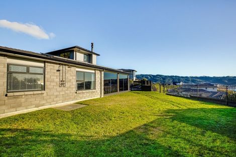 Photo of property in 15 Glenorchy Way, Aotea, Porirua, 5024