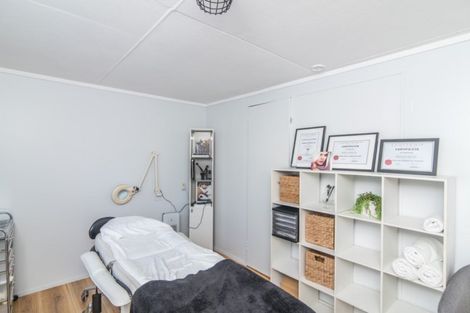 Photo of property in 3 Freyberg Crescent, Waikanae Beach, Waikanae, 5036