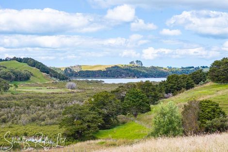 Photo of property in 215c Heatley Road, Whakapirau, 0583