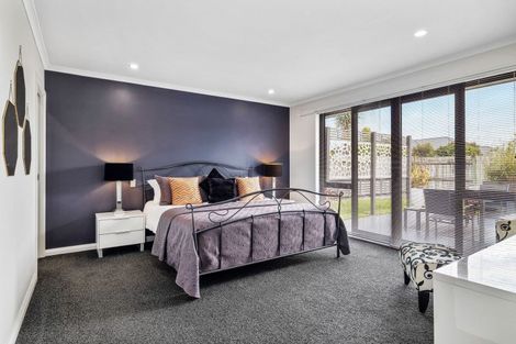 Photo of property in 3 Saint Heliers Grove, Fitzherbert, Palmerston North, 4410