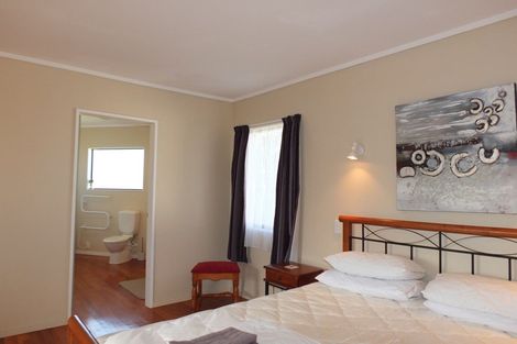 Photo of property in 30 Pratt Avenue, Foxton Beach, Foxton, 4815