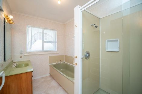 Photo of property in 8 Edgecombe Court, Roslyn, Palmerston North, 4414