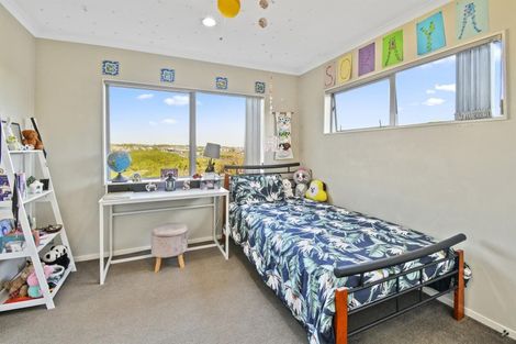 Photo of property in 38 Fairchild Avenue, Goodwood Heights, Auckland, 2105