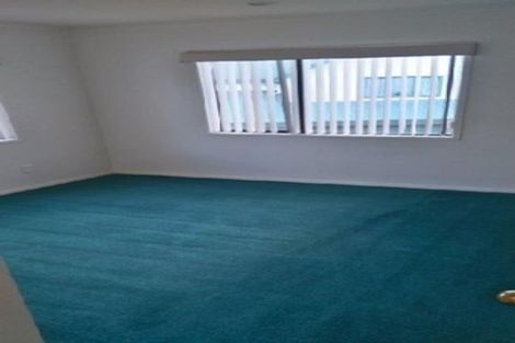 Photo of property in 8 Northcross Drive, Oteha, Auckland, 0632