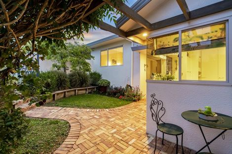 Photo of property in 17a Beach Road, Manly, Whangaparaoa, 0930