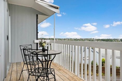 Photo of property in 1/11 Lynngate Place, Hillcrest, Auckland, 0627