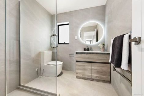 Photo of property in 17e Granville Drive, Massey, Auckland, 0614