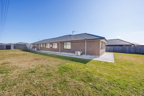 Photo of property in 26 Sardinia Grove, Fitzherbert, Palmerston North, 4410