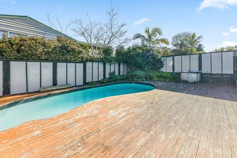 Photo of property in 2 King Richard Place, Browns Bay, Auckland, 0630