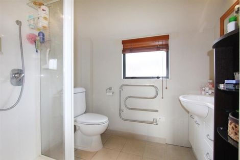 Photo of property in 10 Dawood Place, The Gardens, Auckland, 2105
