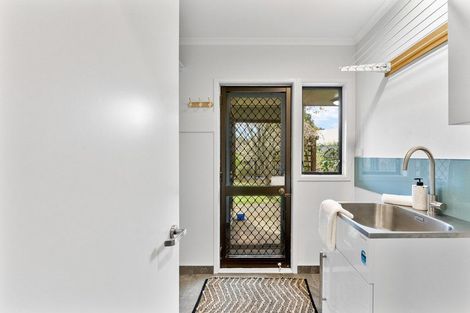 Photo of property in 7 Kaitake Place, Oakura, 4314