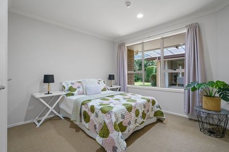 Photo of property in 1 Glenroy Place, Green Bay, Auckland, 0604