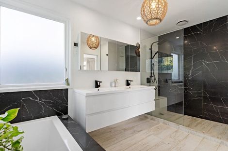 Photo of property in 17 Hillcrest Grove, Hillpark, Auckland, 2102