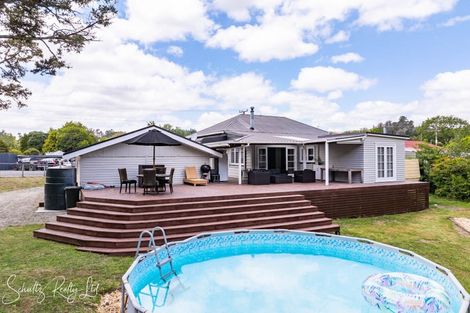 Photo of property in 17 Franklin Road, Paparoa, 0571