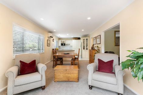 Photo of property in 2/52 Uxbridge Road, Mellons Bay, Auckland, 2014