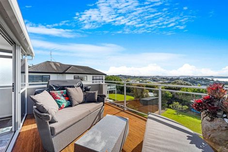 Photo of property in 69 Wade River Road, Stanmore Bay, Whangaparaoa, 0932