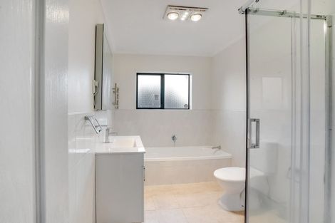 Photo of property in 17 Glenveagh Park Drive, Weymouth, Auckland, 2103