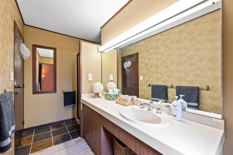 Photo of property in 2 Exeter Place, Tihiotonga, Rotorua, 3015